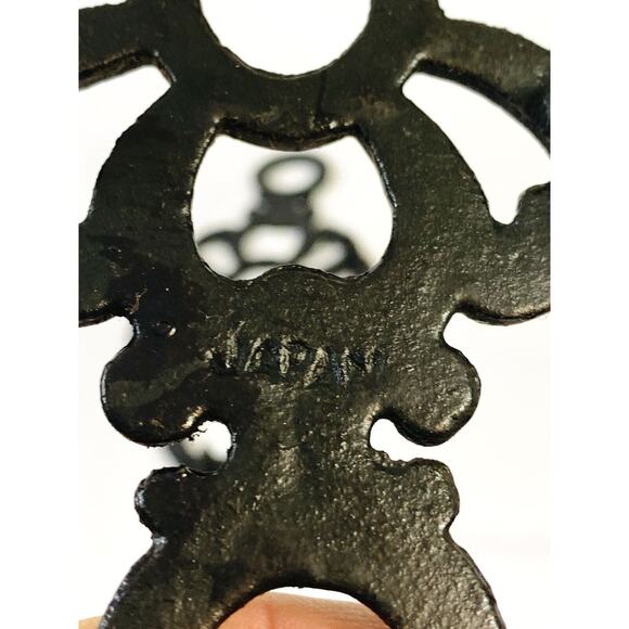 VTG Cast Iron Metal Trivet Pot Holder with Flower-like Design JAPAN - Picture 3 of 3